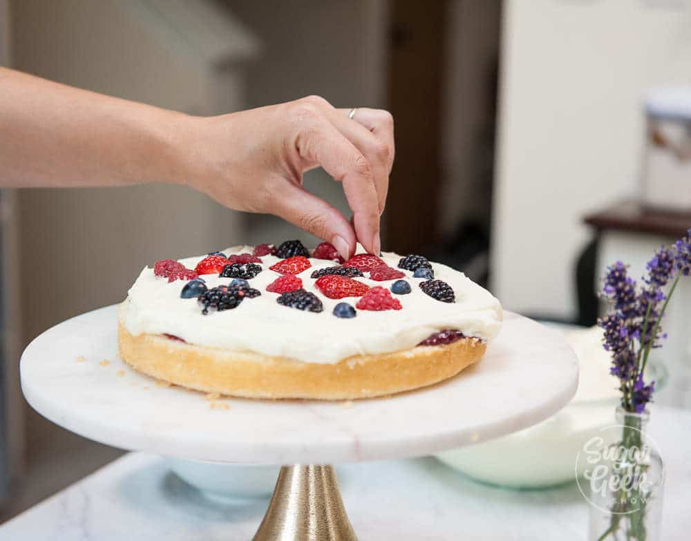 how to make a berry Chantilly cake
