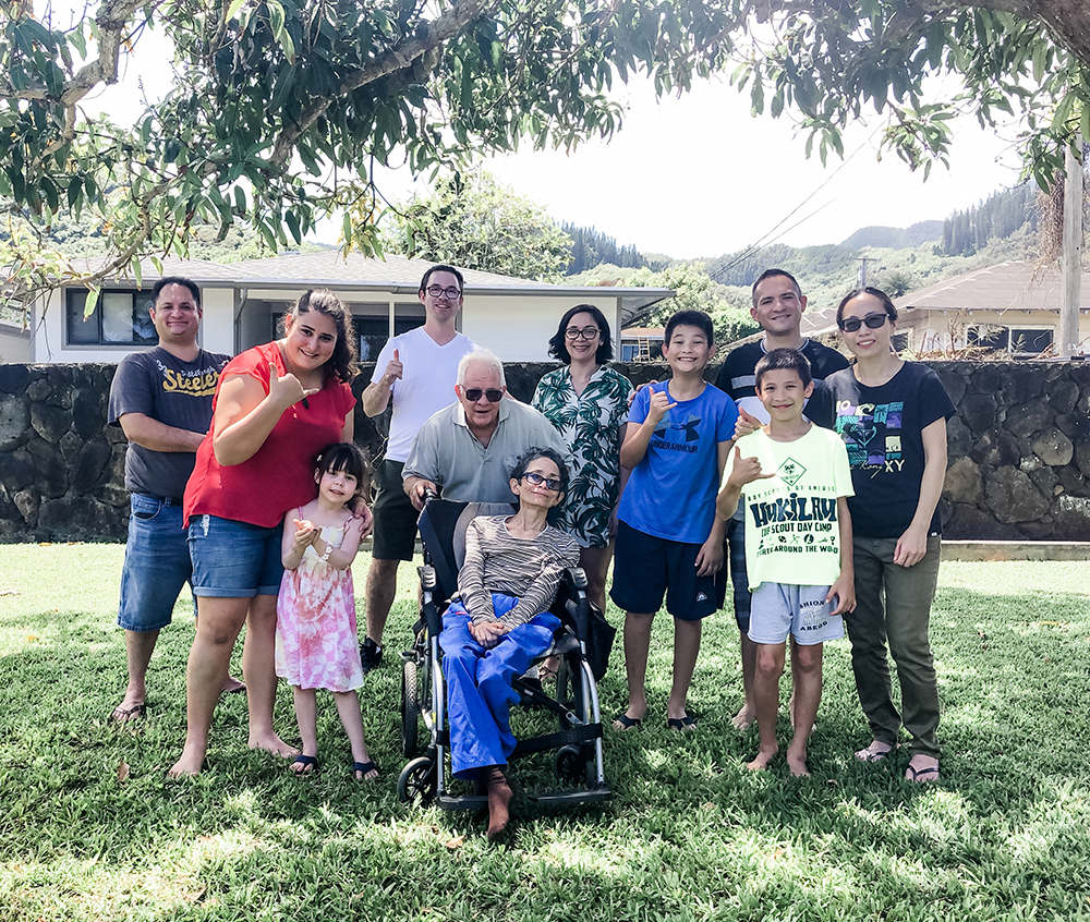 liz marek with her Hawaiian family