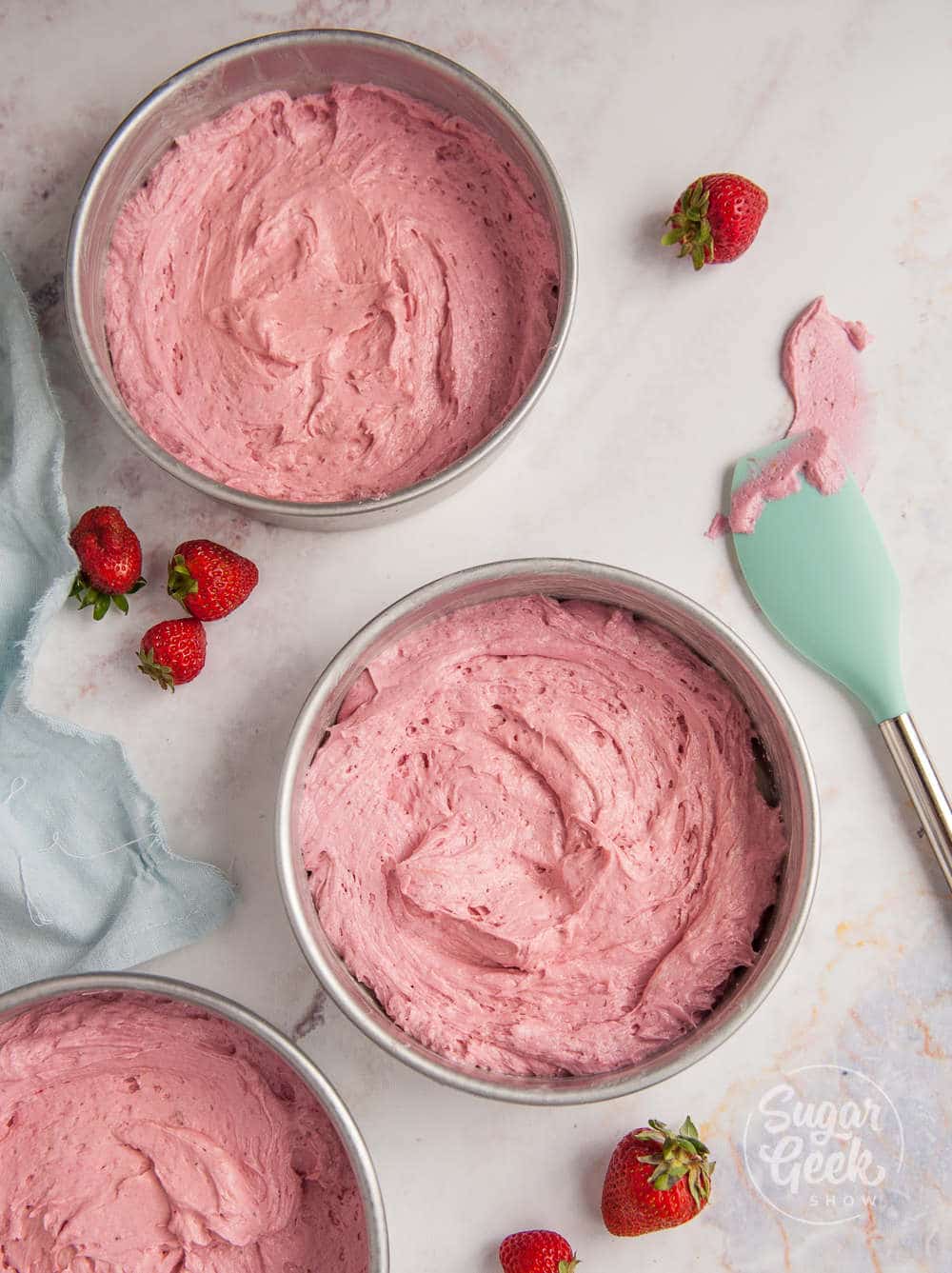 how to make fresh strawberry cake with strawberry buttercream