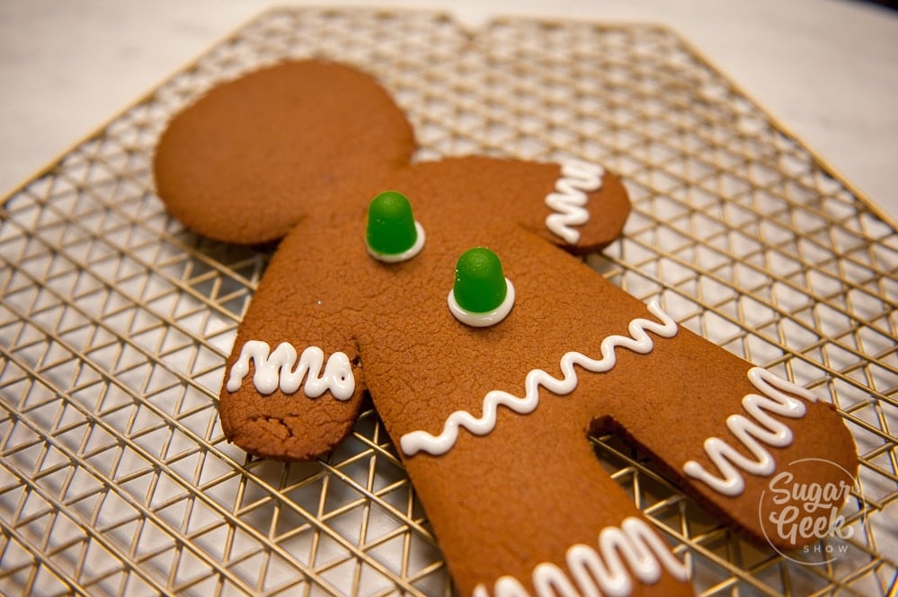 how to decorate a giant gingerbread man cookie