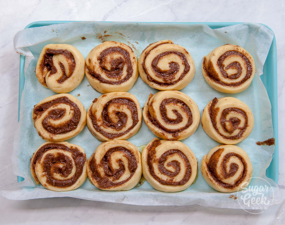 cut up cinnamon rolls into 12 equal pieces