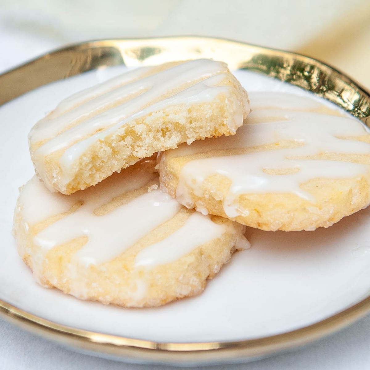 closeup of lemon shortbread cookies