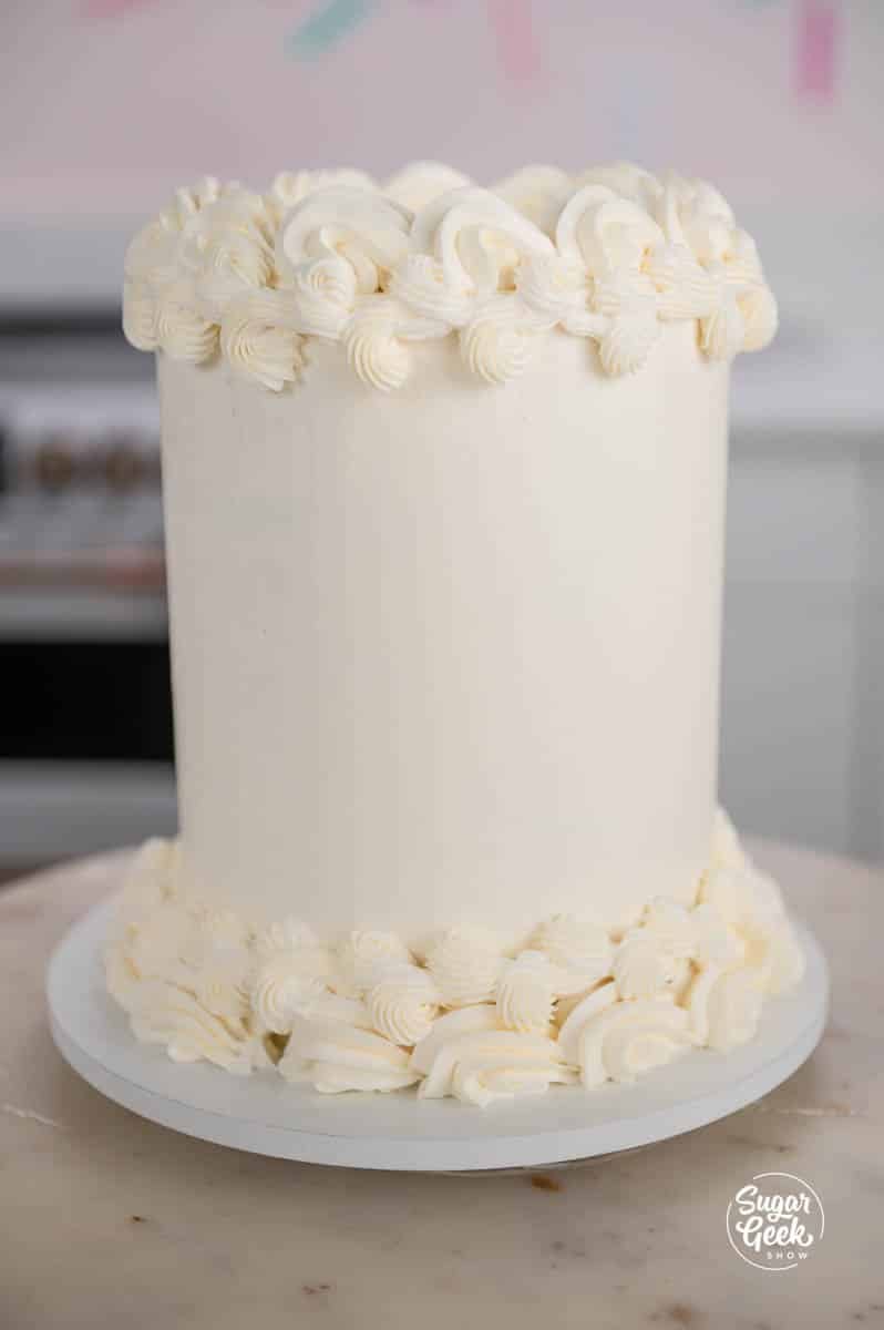 buttercream cake with borders piped